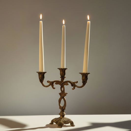 Бронзов канделабър с три свещи в стил Бел Епок (Vintage Bronze Candle Holder with 3 Taper Candles) – Класическа декорация – Lifestyle View