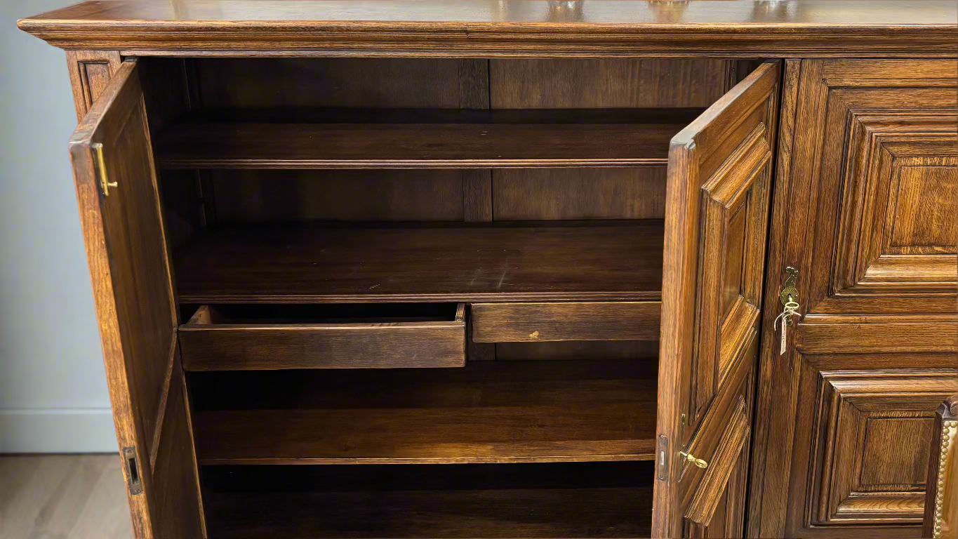 АНТИКВАРЕН ШКАФ ОТ ДЪБ стил НЕОРЕНЕСАНС