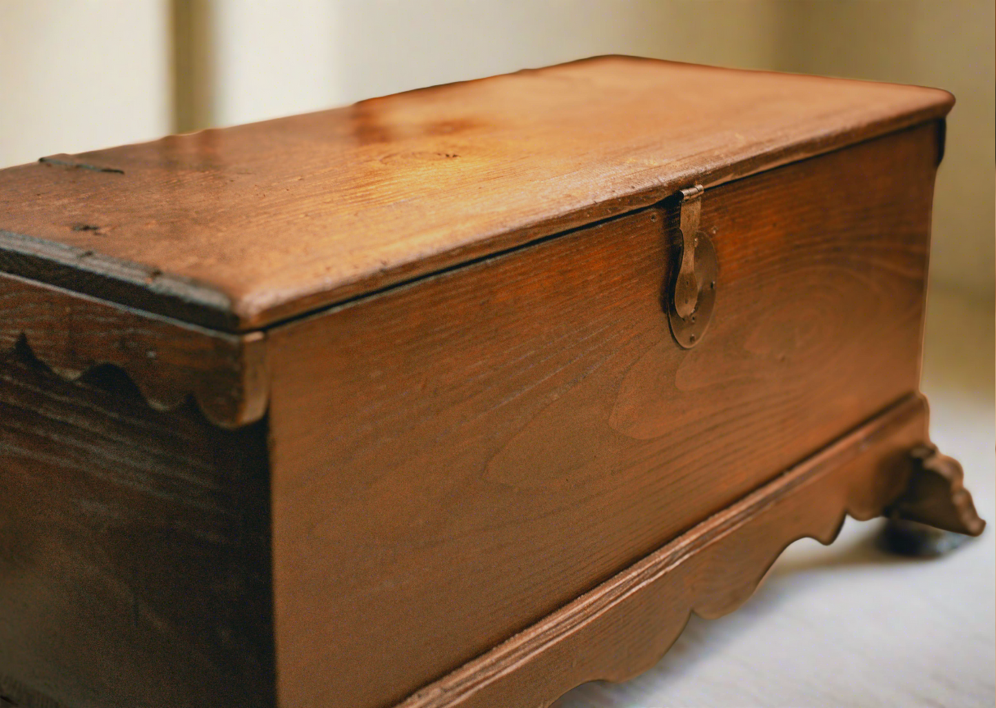 ANTIQUE CHEST