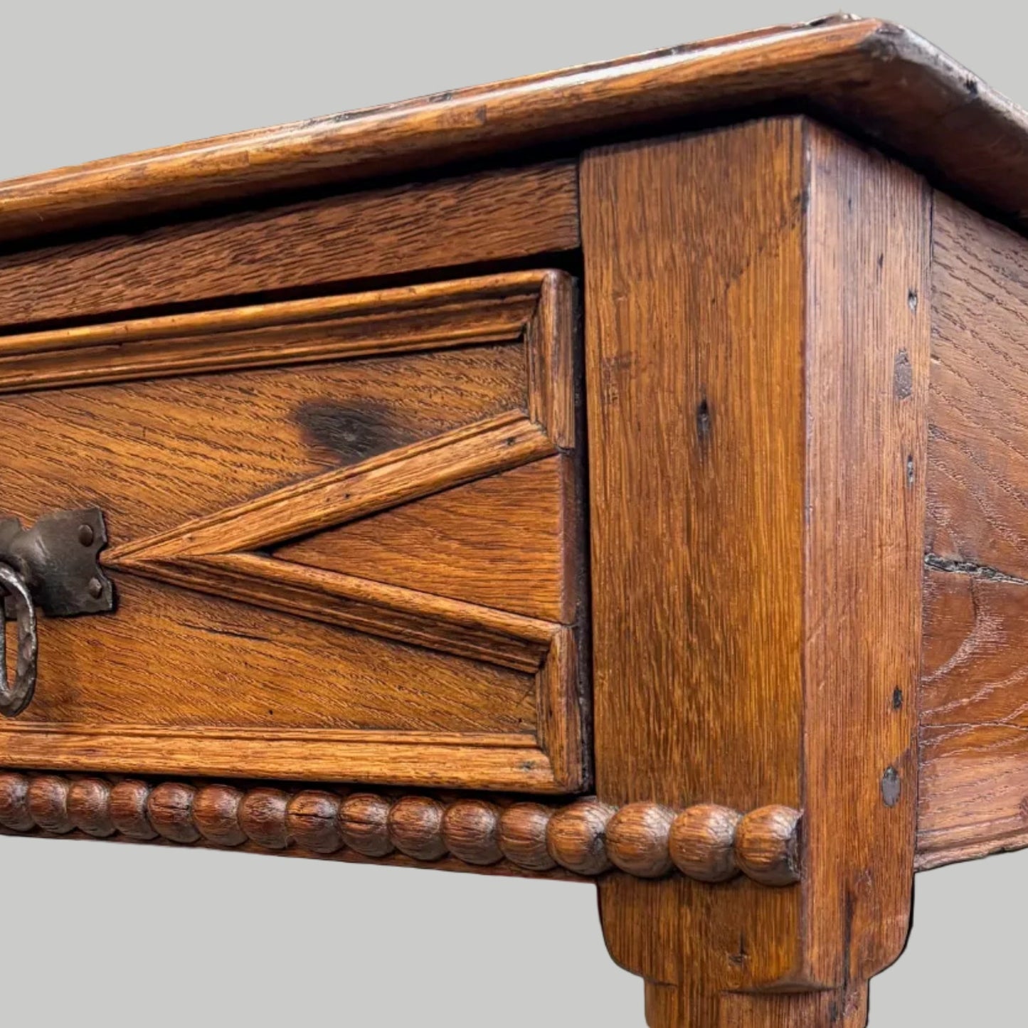 Масивно дърво (Solid Wood) - Оригинален обков (Original Hardware)