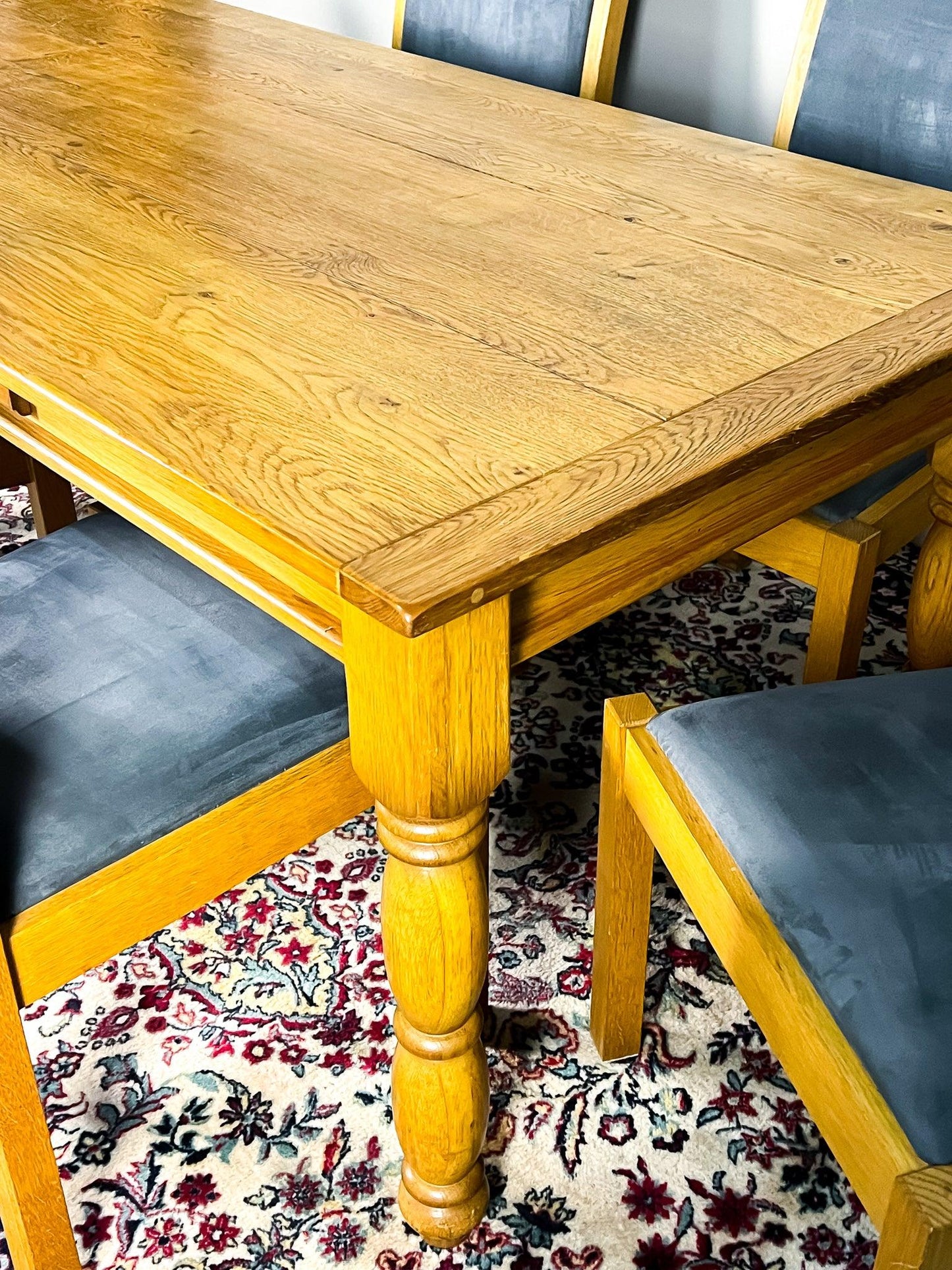 ТРАПЕЗЕН КОМПЛЕКТ МАСА И СТОЛОВЕ С НАБУК - My Dutch House