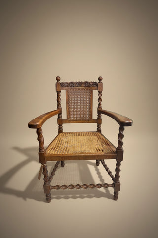 АНТИКВАРНО ДЪБОВО КРЕСЛО стил (Jacobean Revival) с ратанова плетка