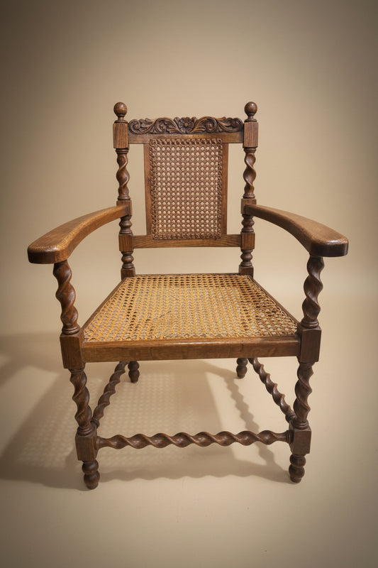 АНТИКВАРНО ДЪБОВО КРЕСЛО стил (Jacobean Revival) с ратанова плетка