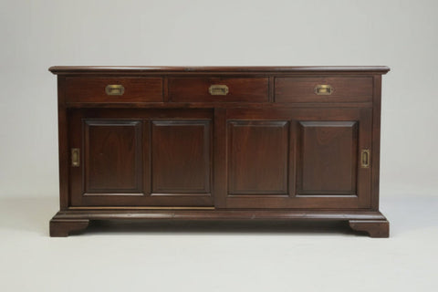 МАСИВЕН КОЛОНИАЛЕН КОНТРАБЮФЕТ ОТ ЕСТЕСТВЕНО ДЪРВО С МЕСИНГОВ ОБКОВ И РЕЛСИ