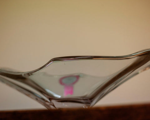 Детайл на масивен кристален ръб и пречупване на светлината (Detail of Thick Crystal Rim and Light Refraction) – Ръчна изработка – Macro Shot