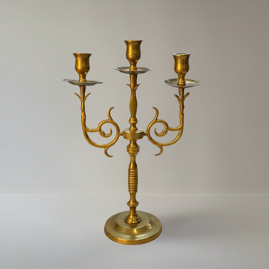 Винтидж троен свещник от масивен месинг (Vintage Solid Brass Triple Candelabra) – Класически дизайн – Front View