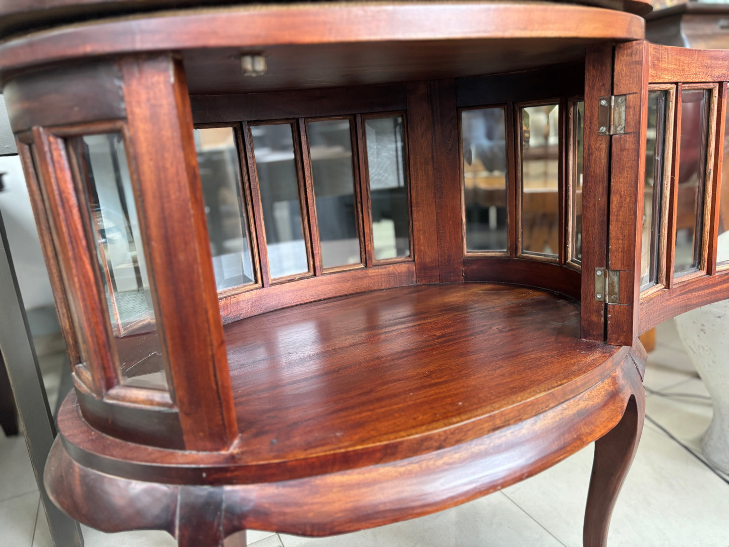 ВИКТОРИАНСКА ВИТРИНА-БАР-МАСИЧКА