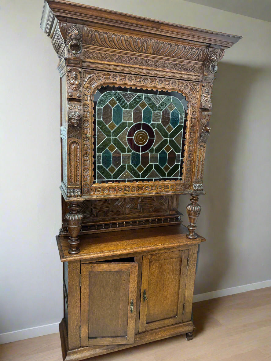 РЕЗБОВАН ШКАФ С ВИТРАЖ 1900г. ,ДЪБ