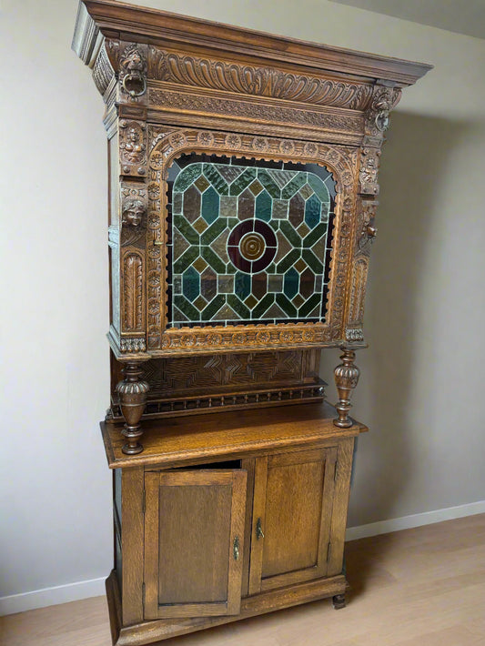 РЕЗБОВАН ШКАФ С ВИТРАЖ 1900г. ,ДЪБ
