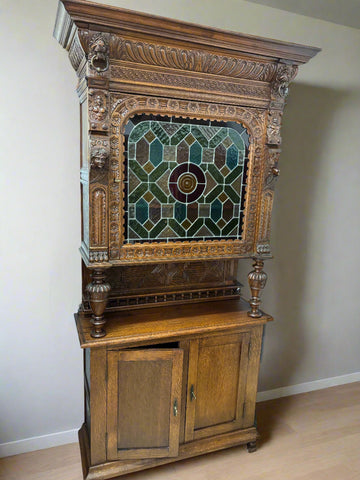 РЕЗБОВАН ШКАФ С ВИТРАЖ 1900г. ,ДЪБ