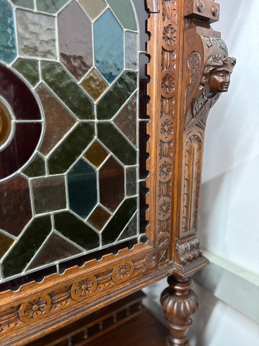 РЕЗБОВАН ШКАФ С ВИТРАЖ 1900г. ,ДЪБ