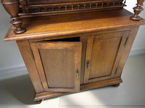 РЕЗБОВАН ШКАФ С ВИТРАЖ 1900г. ,ДЪБ