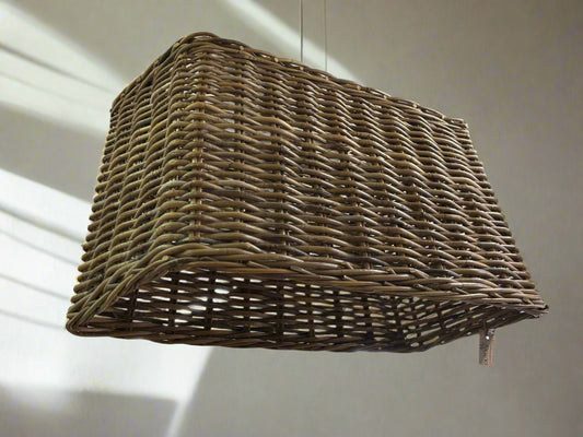 ПЛЕТЕНА ЛАМПА ОТ РАТАН