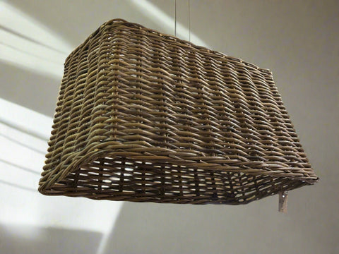 ПЛЕТЕНА ЛАМПА ОТ РАТАН