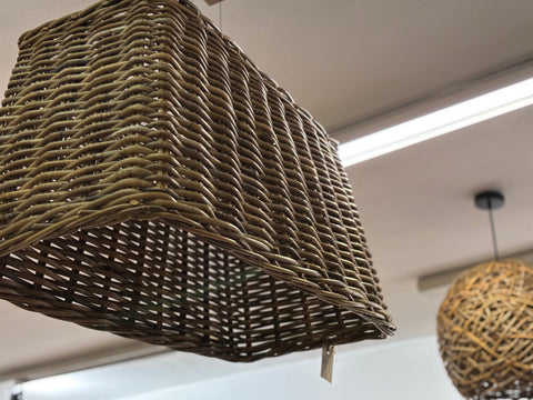 ПЛЕТЕНА ЛАМПА ОТ РАТАН