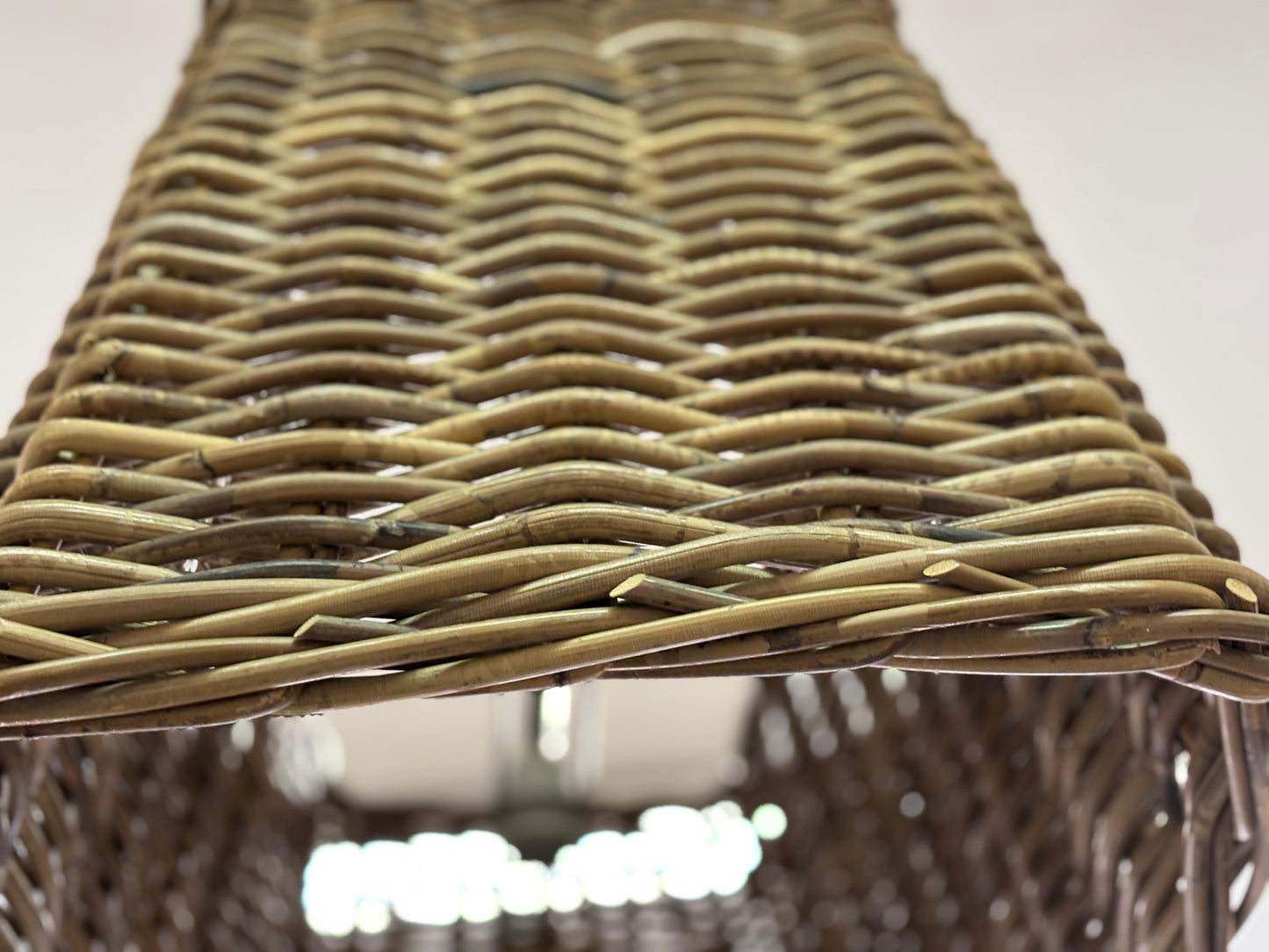 ПЛЕТЕНА ЛАМПА ОТ РАТАН