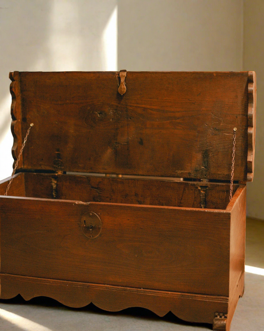 ANTIQUE CHEST