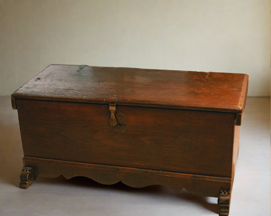 ANTIQUE CHEST