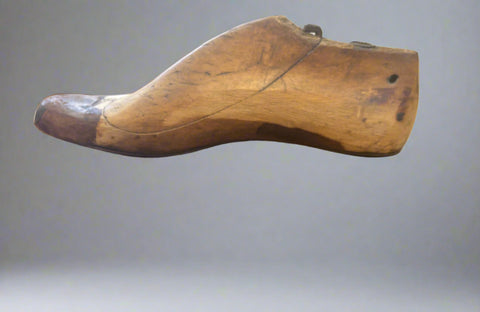 ДЪРВЕН ОБУЩАРСКИ КАЛЪП(1920-1950г.)