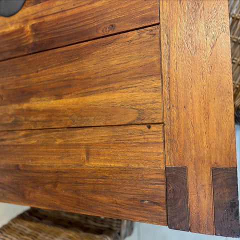 Детайл на масивен дървен крак и сглобка (Solid Wood Table Leg & Joinery Detail) - Heavy Duty Construction