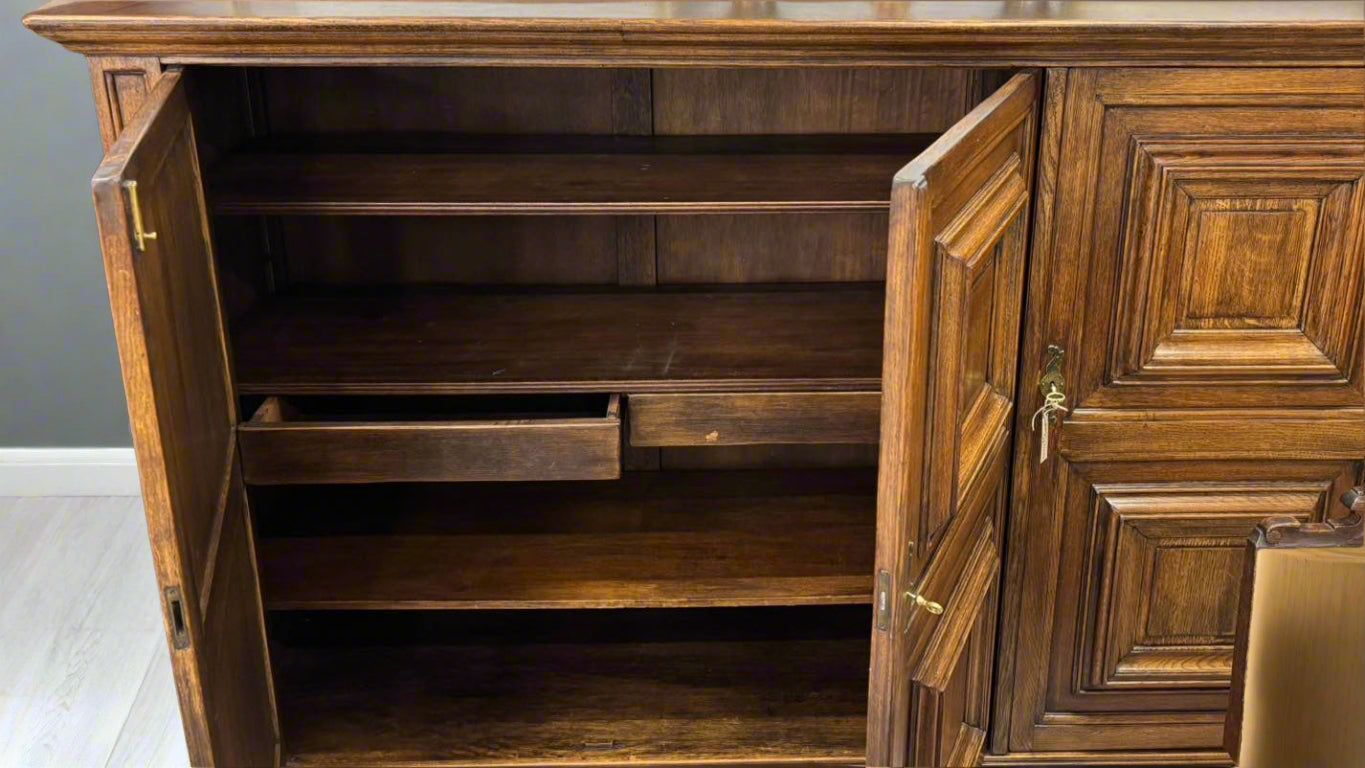 АНТИКВАРЕН ШКАФ ОТ ДЪБ стил НЕОРЕНЕСАНС