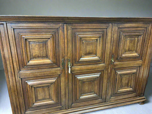 АНТИКВАРЕН ШКАФ ОТ ДЪБ стил НЕОРЕНЕСАНС