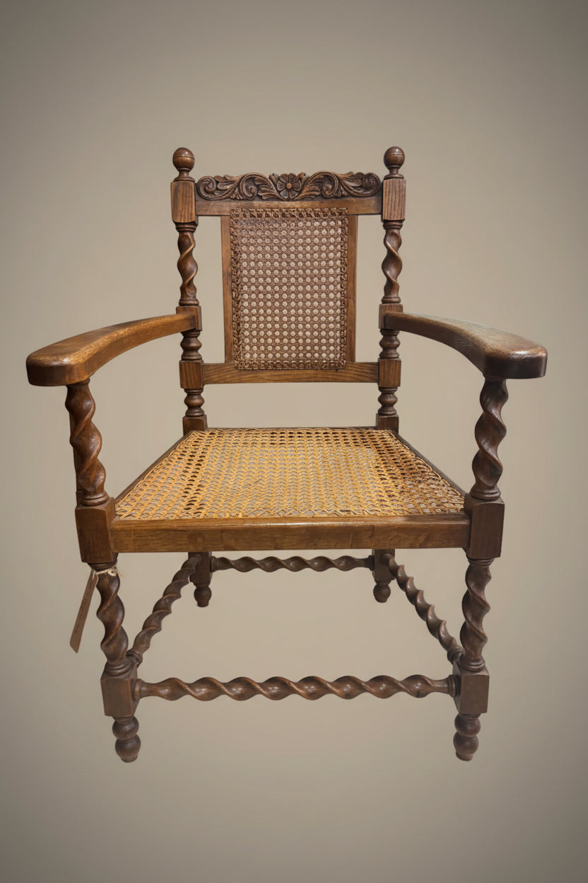 АНТИКВАРНО ДЪБОВО КРЕСЛО стил (Jacobean Revival) с ратанова плетка