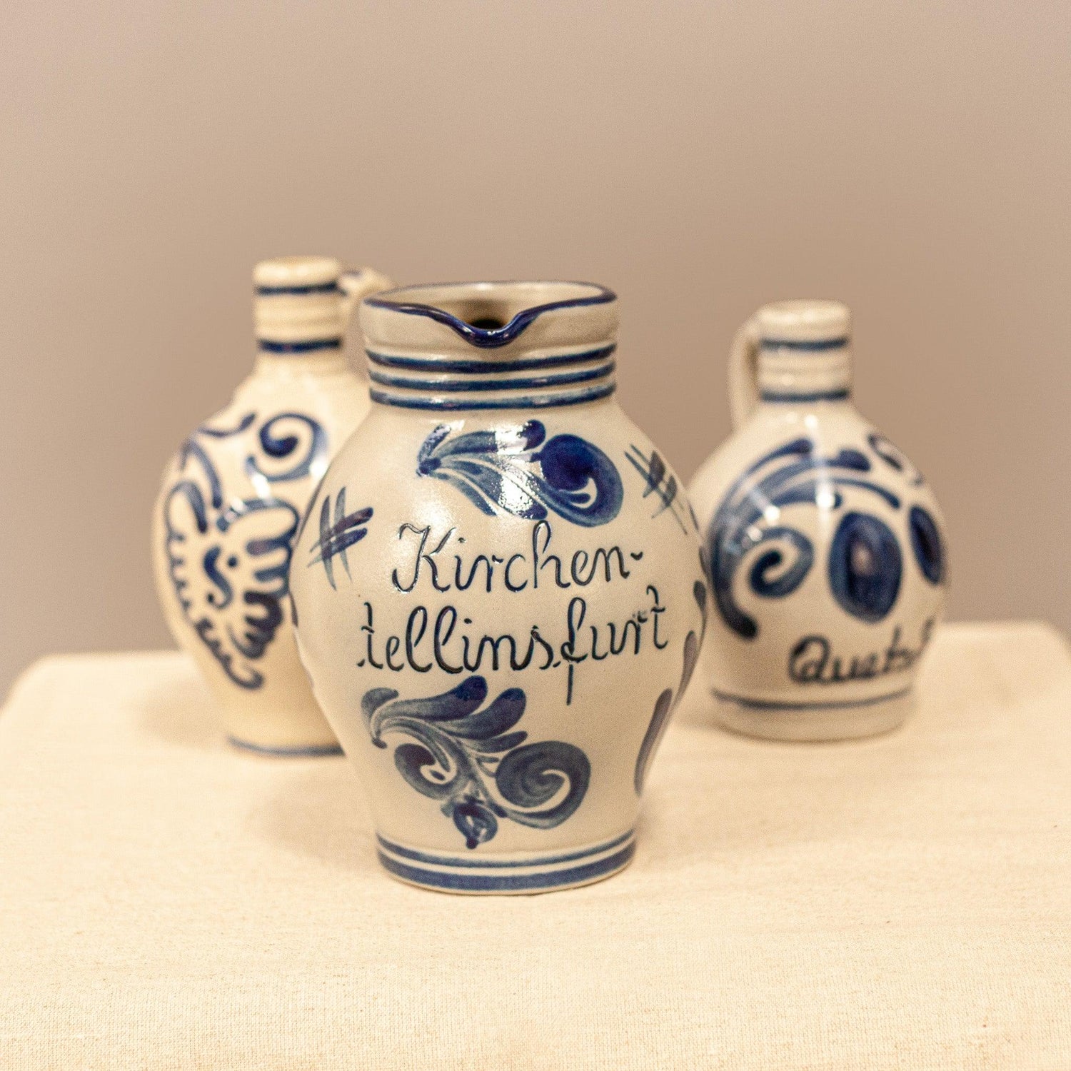 Декоративен сет „Schwarzwald Spirit“ за рустикална кухня (Decorative German Pottery Set for Cottagecore Decor) – Ръчно изработени съдове – Full Product View