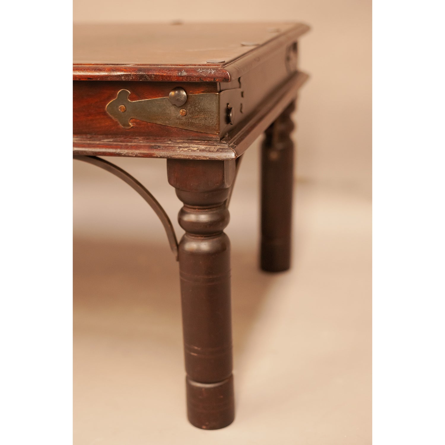 Детайл на ръба на масивна дървена маса (Edge Detail of Heavy Solid Wood Table) – Холандски внос – Technical View