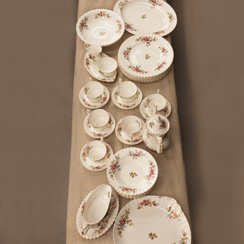 Пълен комплект съдове Royal Albert Moss Rose (Full Dinner and Tea Service) – Повече от 20 части – Comprehensive Set