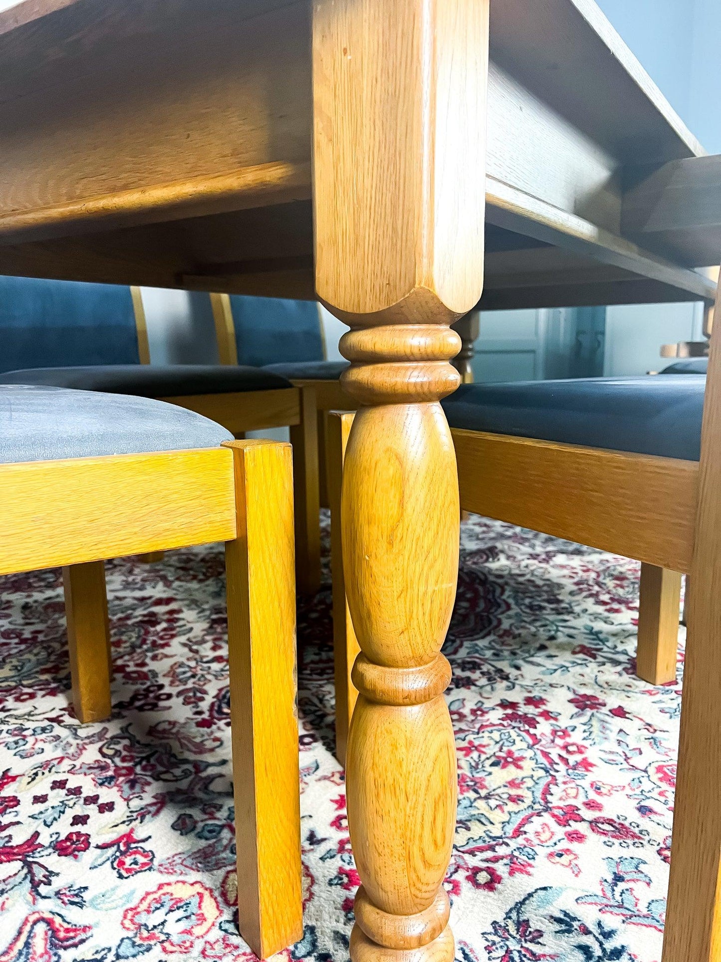 ТРАПЕЗЕН КОМПЛЕКТ МАСА И СТОЛОВЕ С НАБУК - My Dutch House