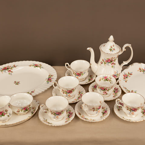 Порцеланова латиера и захарница Moss Rose (Porcelain Creamer and Sugar Bowl Set) – Луксозни аксесоари за чай – Close-up