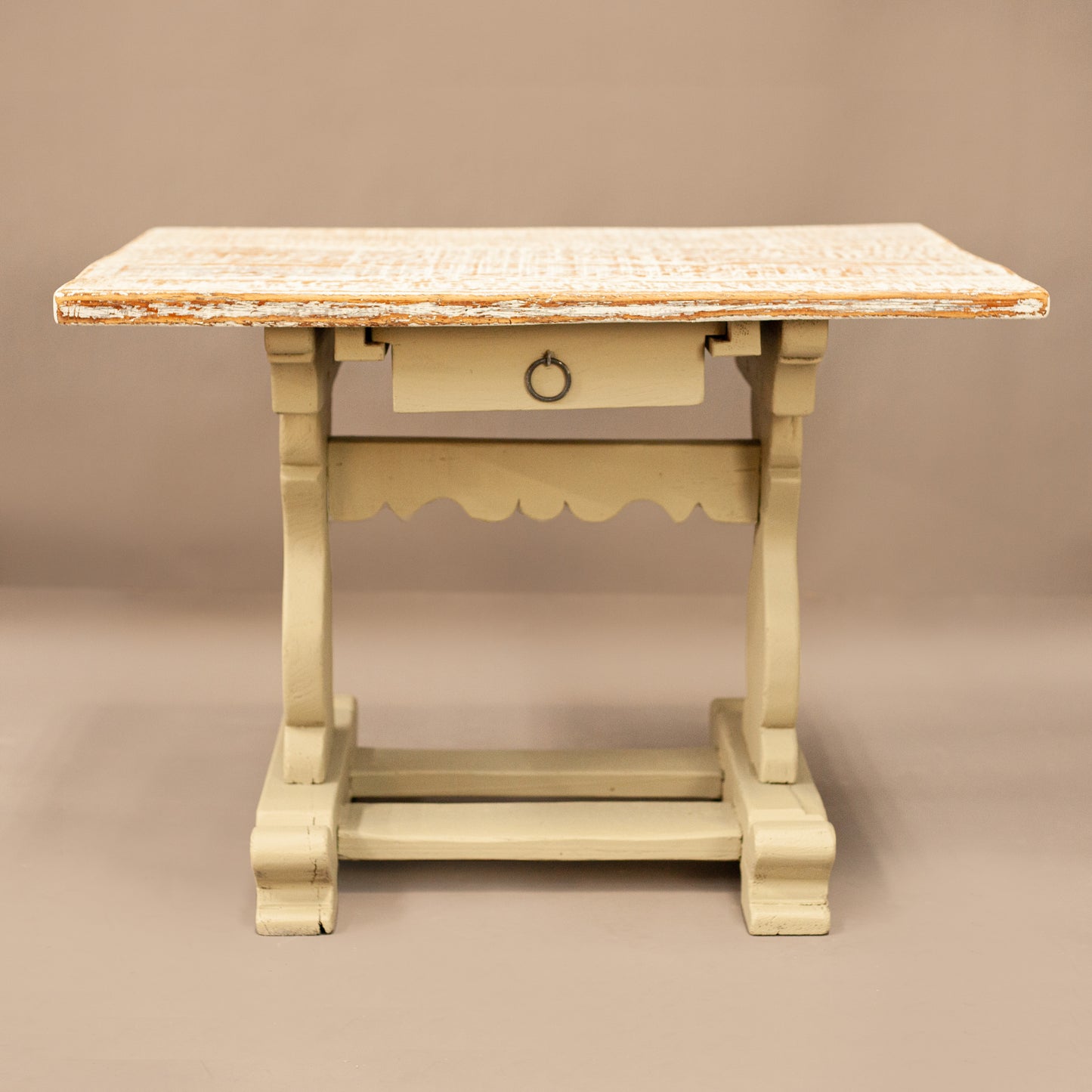 Реновирана старинна масичка в цвят маслина (Refurbished Antique Table in Olive Green) – Рустикален стил – Full Frontal View