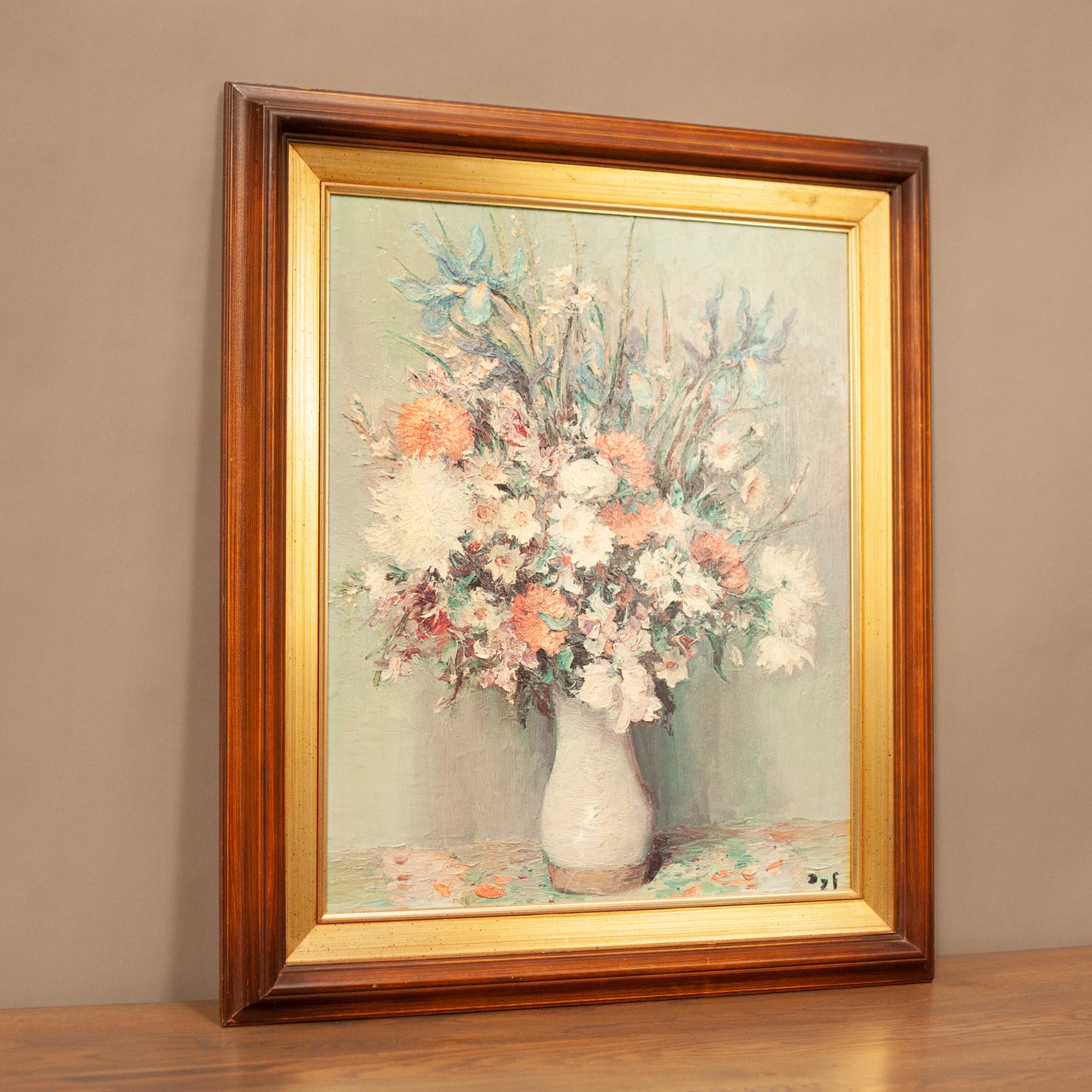 Профил на рамкирана картина с цветя (Side View of Framed Floral Wall Art) – Декорация за дневна – Perspective View