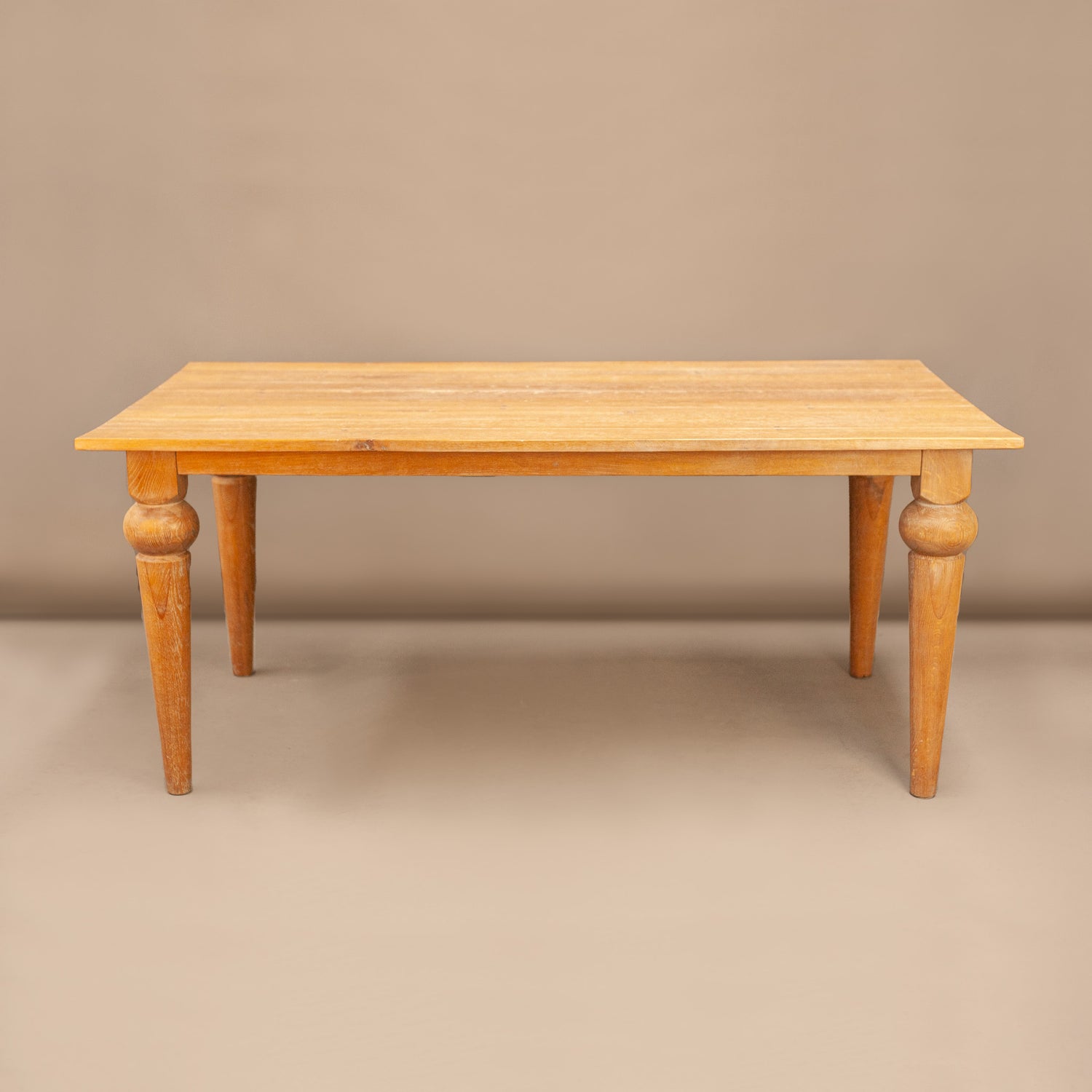 Масивна дъбова маса с ръчно резбовани крака (Solid Oak Table with Hand-carved Legs) – Произведена в Нидерландия – Front View